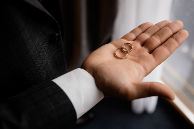 mens silver sovereign ring