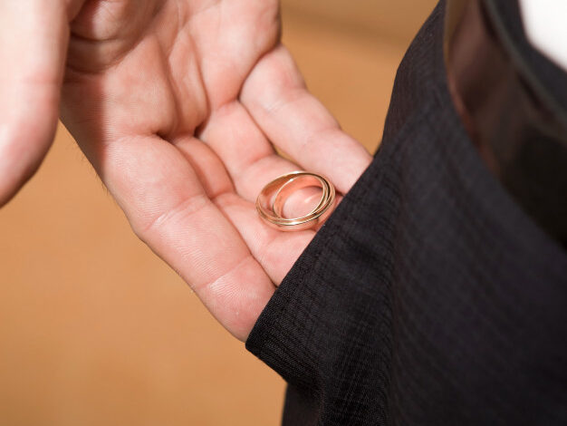 Men's wedding band