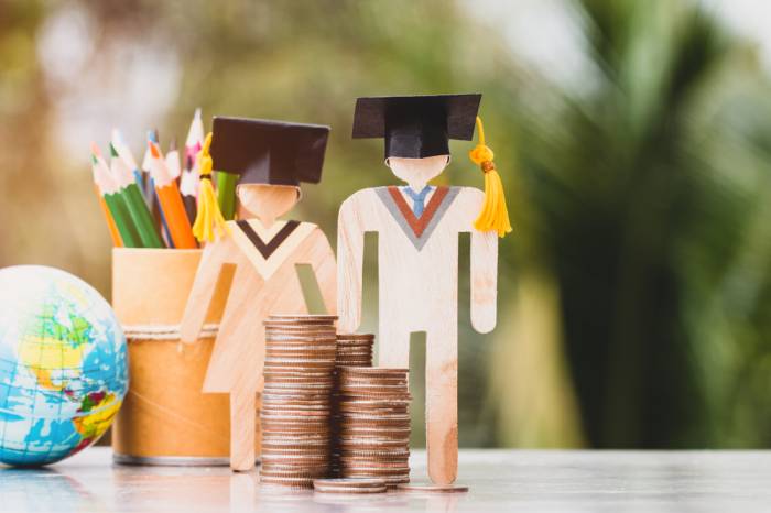 10 Ways to Earn Money While Studying Abroad