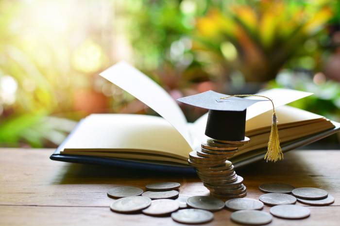 Easy Ways to Earn Money While Studying Abroad