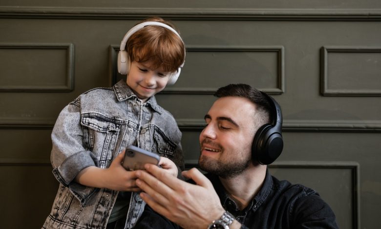 How-to-use-wireless-headphones