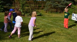 kids playing red light and green light game