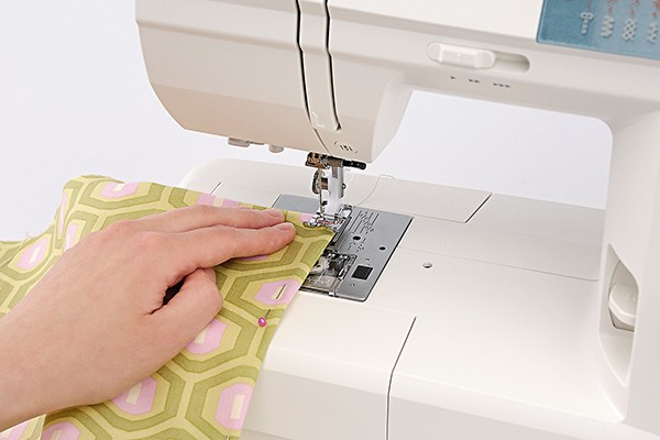 How-To-Use-a-Sewing-Machine