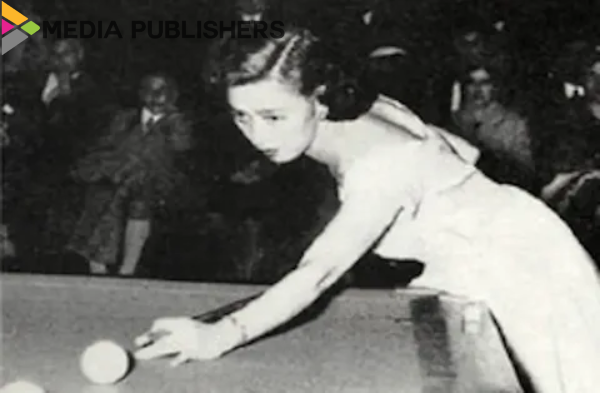 Pool Halls Masako Katsura